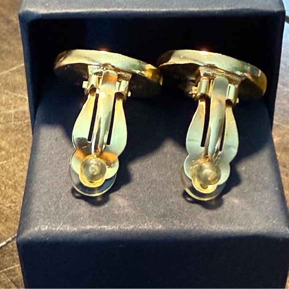 Chanel Vintage CC Logo Earrings - Picture 6 of 10